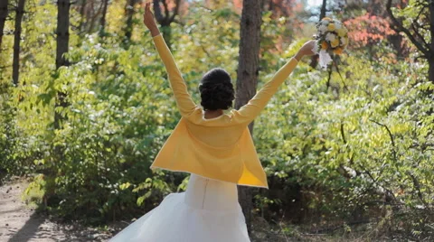 Bride swirl around herself Stock Footage 47226027