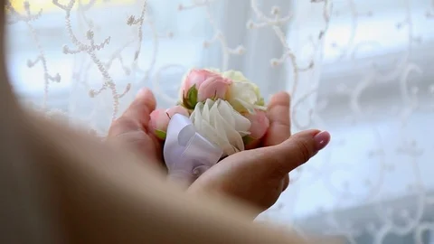 Bride take boutonniere from pink and whote rose on wedding day 스톡 동영상 123760273