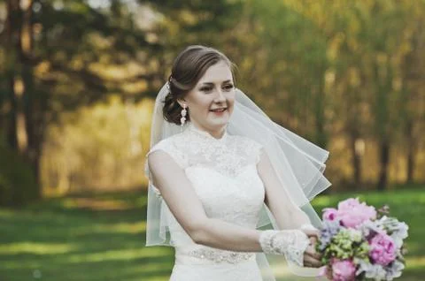 The bride throws the bouquet 4037. Stock Photos