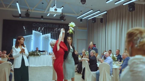 The bride throws a bouquet, wedding tradition Stock Footage 254112241