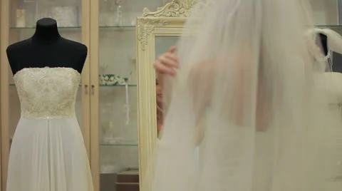 Bride Trying On Veil 스톡 동영상 26177272