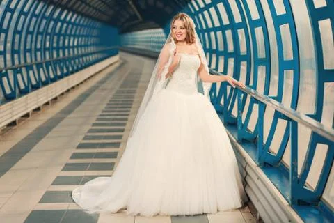 Bride in tunnel Foto stock
