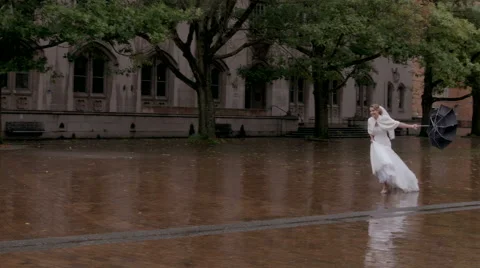 Bride with umbrella in the rain Stock-Footage 48150132