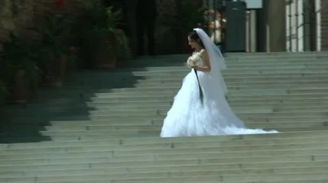 Bride walking Stock-Footage 11629438