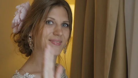 The Bride Waves Her Hand and Winks at the Camera Video stock 123515021