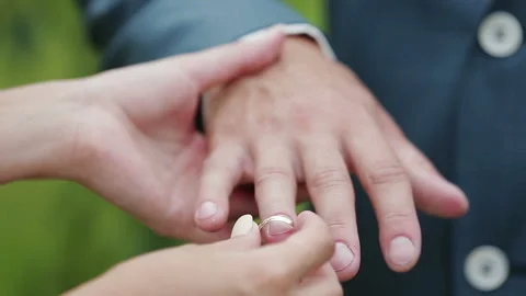 Bride is wearing a ring on her husband Stockbeeldmateriaal 89290705