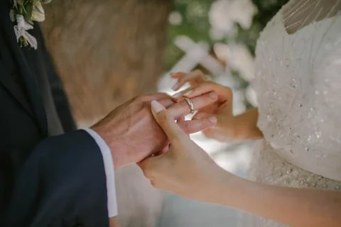 The bride wears a ring to the groom Stock Photos