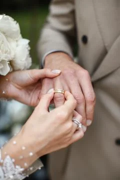 The bride wears a ring to the groom Stock Photos