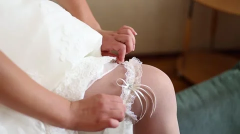 The bride wears a wedding garter Stockbeeldmateriaal 44273860
