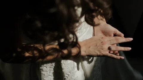 Bride Wears A Wedding Ring. Video stock 107937718