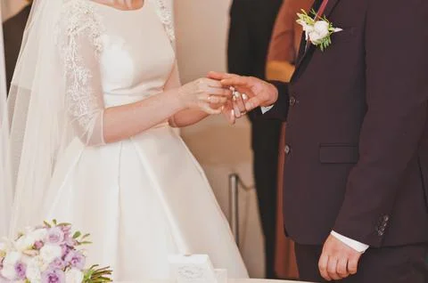 The bride wears a wedding ring to her husband 2258. Stock Photos