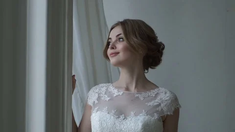 Bride in wedding dress 库存影片 70065737