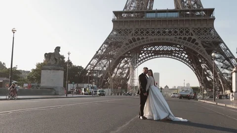 Brides are photographed on the background of the elf tower. June. Paris Stock Footage 128732852