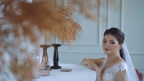 The bride's face, the bride posing, the bride with a covered veil Stock Footage 229418002