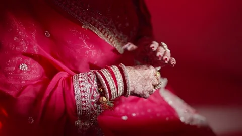 Brides getting ready close up shoot with bangles 動画素材 325062802