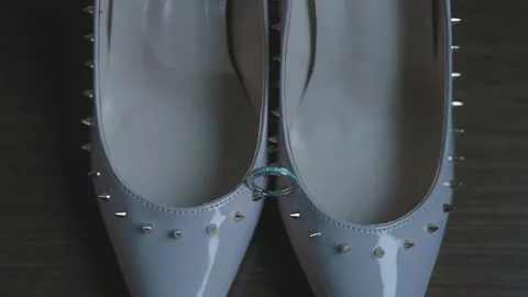 Bride's shoes with her ring on it Video stock 170649622