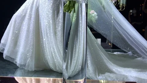 The bride's steps in Video stock 201331409