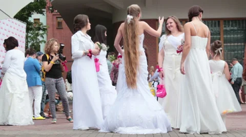 Brides talking Stock Footage 27789171