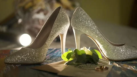 Bride's wedding shoes, rings on the table Video stock 130650033