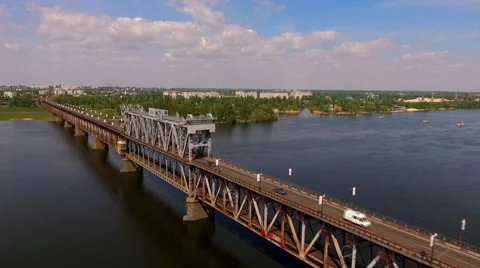 The bridge across the Dnieper River. Video stock 63202366