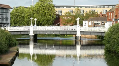 Bridge and reflections on the river Tone, Taunton, Somerset 動画素材 116812646