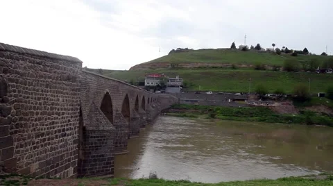 Bridge and River 1 Vídeos de archivo 39987617