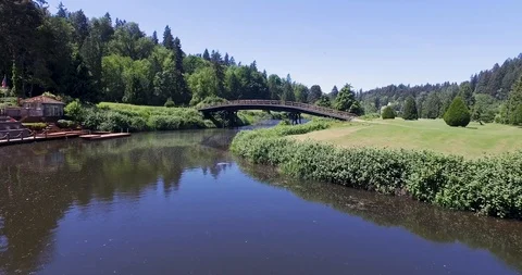 Bridge and river forward Stockbeeldmateriaal 93602304