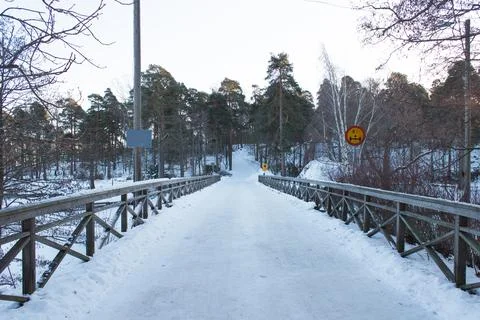 Bridge and river view in winter. Kotka, Finland Foto stock
