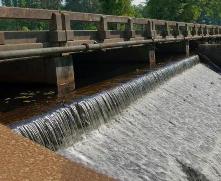 Bridge and spillway Stock-Fotos
