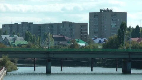 Bridge in the city. 스톡 동영상 81618992