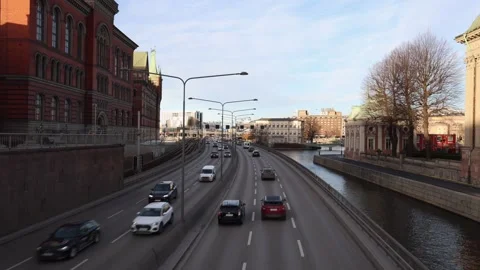 Bridge to the city Vídeos de archivo 329672997