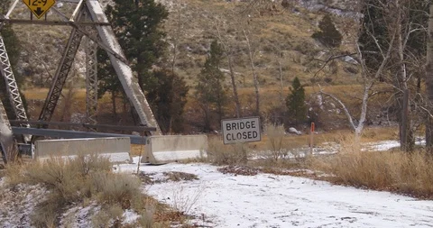 Bridge closed during winter 動画素材 91984537