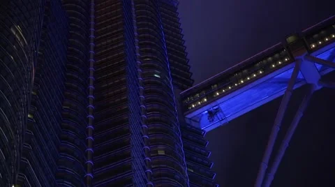 Bridge connecting the Petronas tower 動画素材 44124617