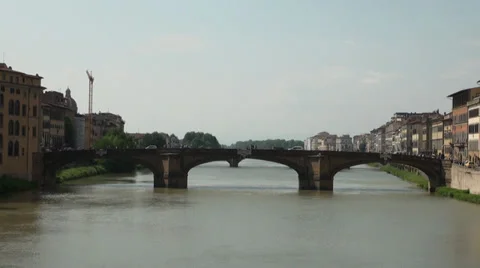 Bridge in front of Ponte Vecchio Video stock 36619123
