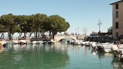 Bridge in garda lake 動画素材 106495917