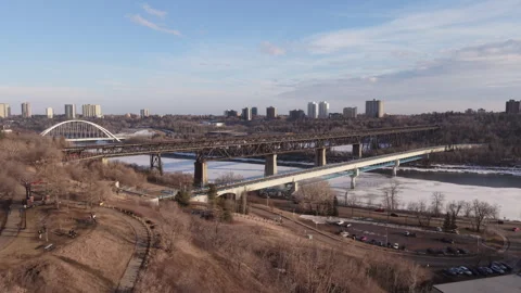 Bridge Going Over A River Vídeo Stock 332574649