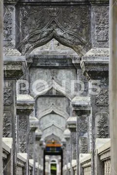 Bridge at Karangasem water temple Stock Photos