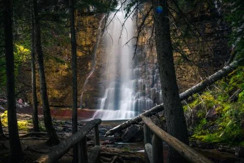 Bridge leading to a waterfall. Foto stock