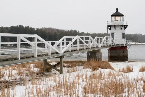 Bridge to Lighthouse in Winter 스톡 사진