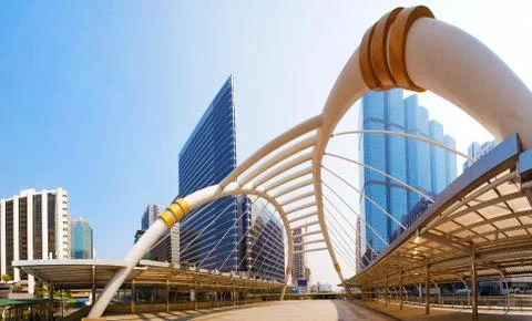 Bridge link between mrt and bts mass transportation in heart of bangkok newly Stock-Fotos