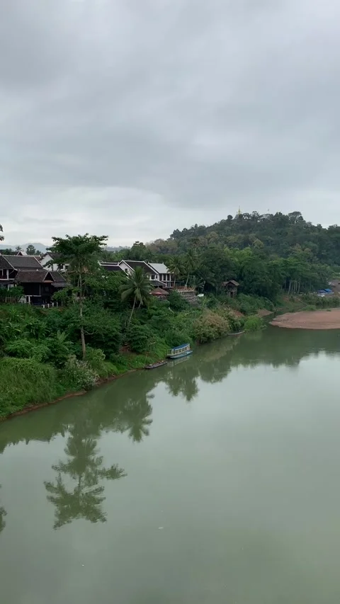 Bridge in Luang Prabang 스톡 동영상 343277738