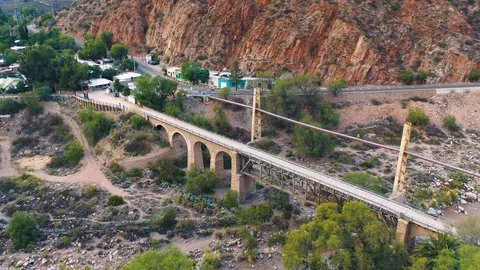 Bridge on the Mendoza river Stockbeeldmateriaal 126258109