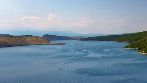 Bridge in the Middle of the River | Beautiful Riverside Landscape 4K Vídeos de archivo 337703419