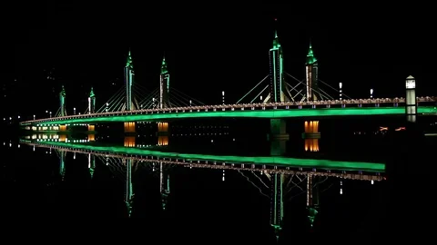 Bridge at night, Changing colors Stockbeeldmateriaal 84803623