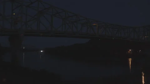 Bridge at night Stockbeeldmateriaal 171593810