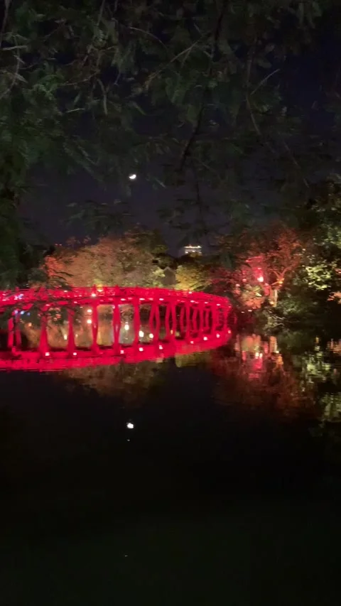 Bridge by night in Hanoi Vidéo 345040779