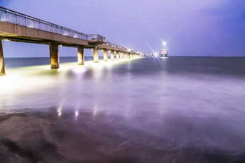 Bridge at night Stock-Fotos