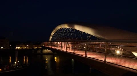 Bridge at night | Timelapse Stockbeeldmateriaal 40724376