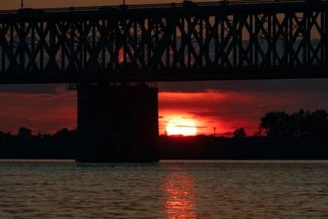 Bridge over the Amur river at sunset. Russia. Khabarovsk. Photo from the midd Stock-Fotos
