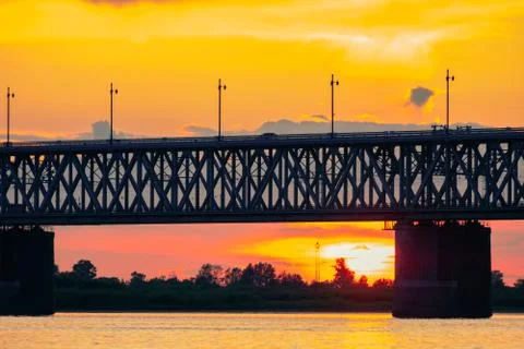 Bridge over the Amur river at sunset. Russia. Khabarovsk. Photo from the midd 스톡 사진